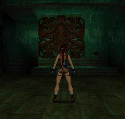 Lara devant la porte